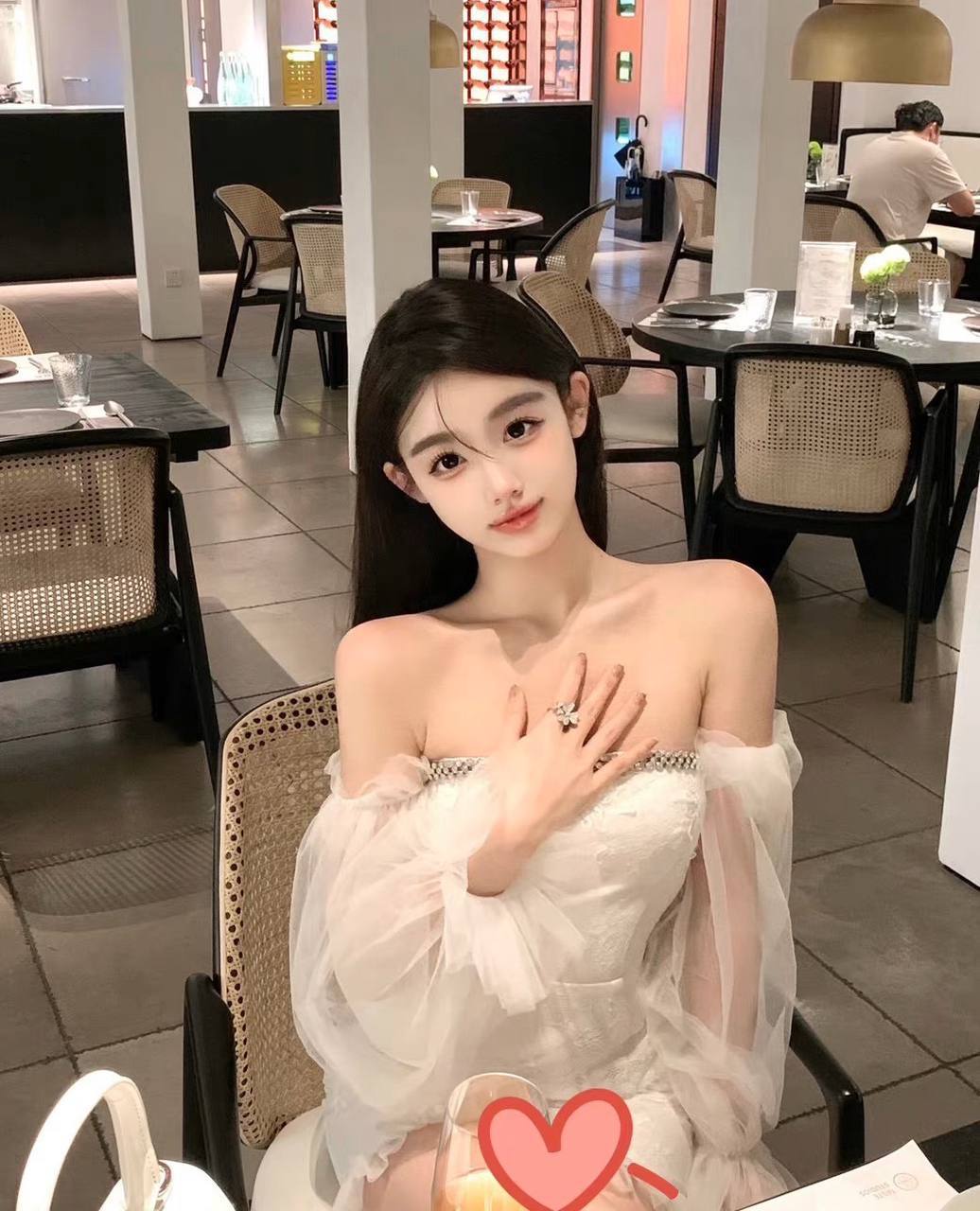 上海外围女生，拥有网红的脸颊