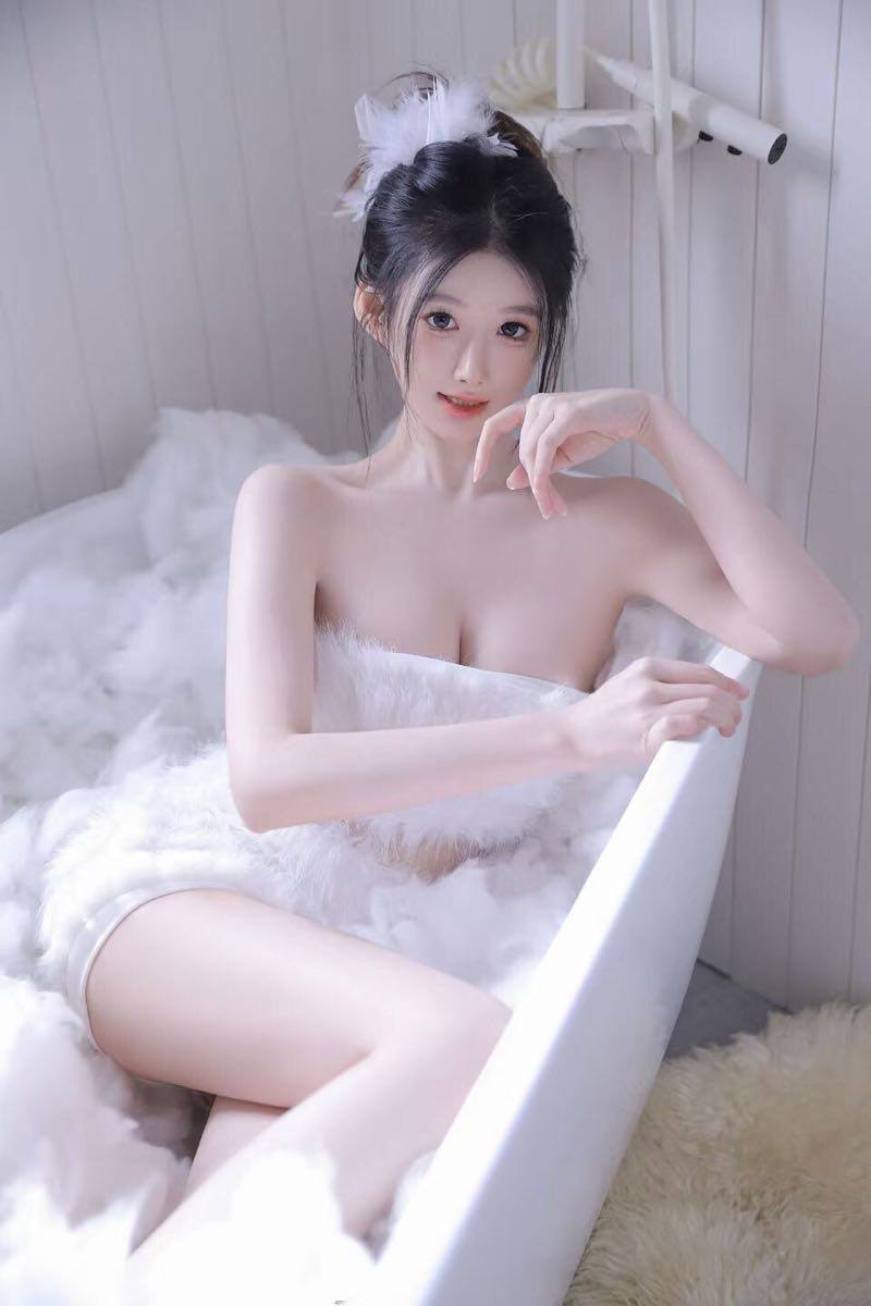 上海外围-大二在读童颜巨乳-生活照-5.jpg