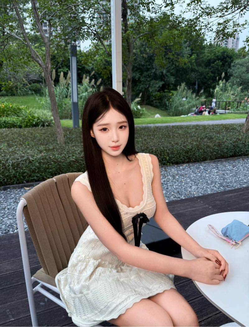 深圳外围-大学在读学妹-生活照-3.jpg
