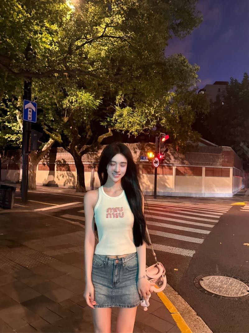 上海外围-清纯洋气学妹-生活照-4.jpg