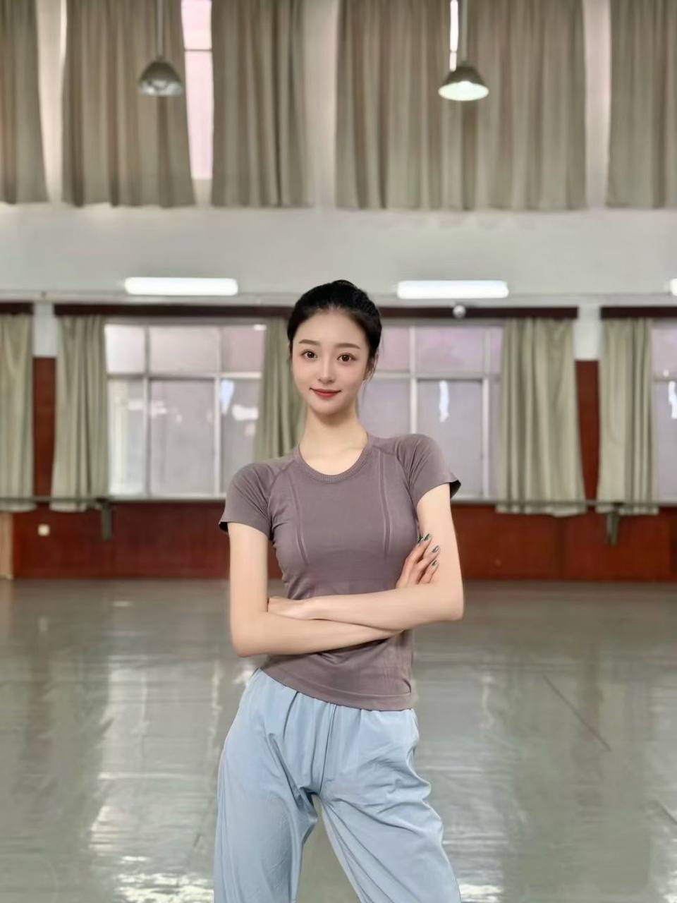 北京外围-舞蹈生在校生-生活照-1.jpg