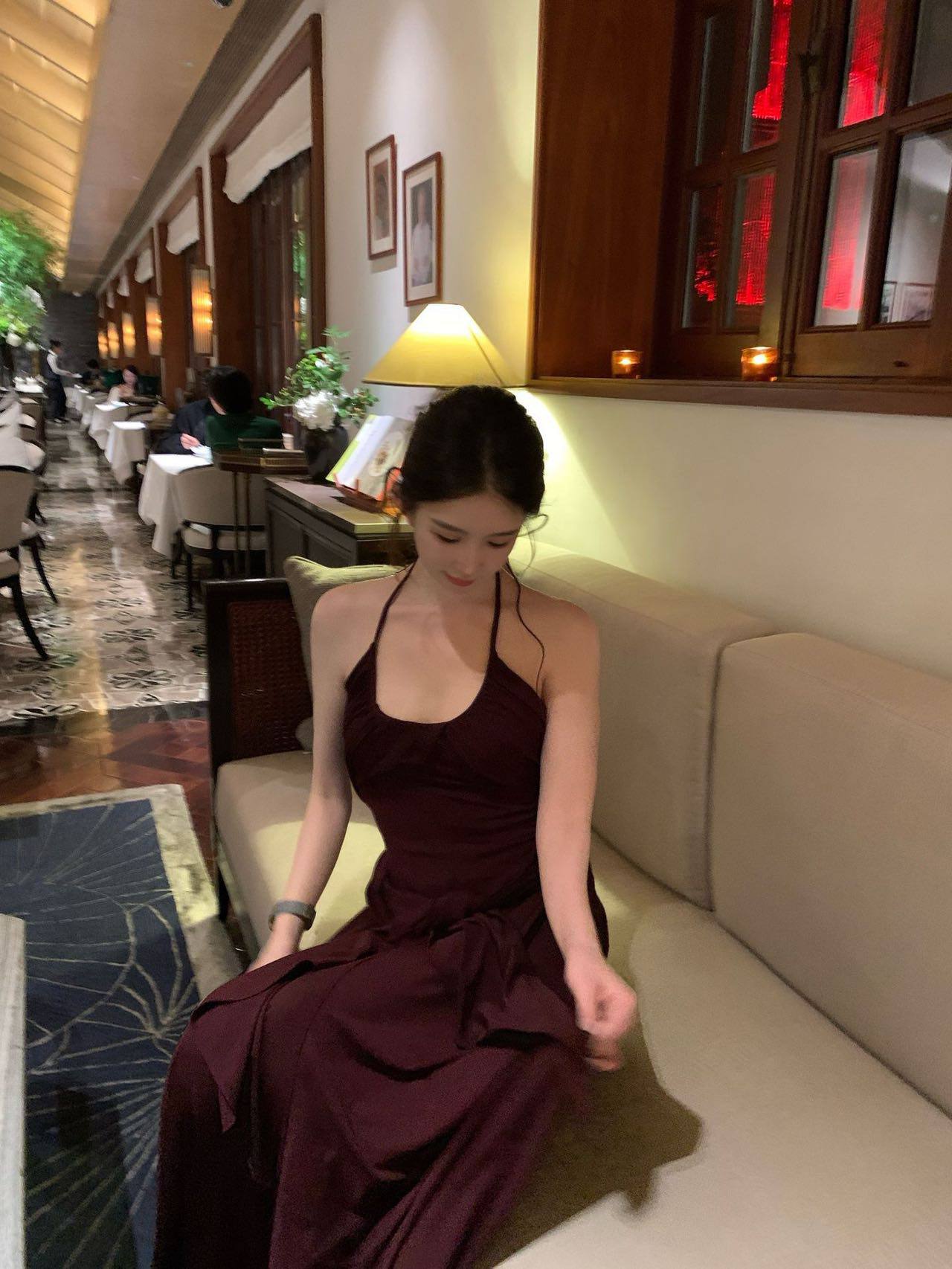 上海外围-体态纤柔落落大方大蜜