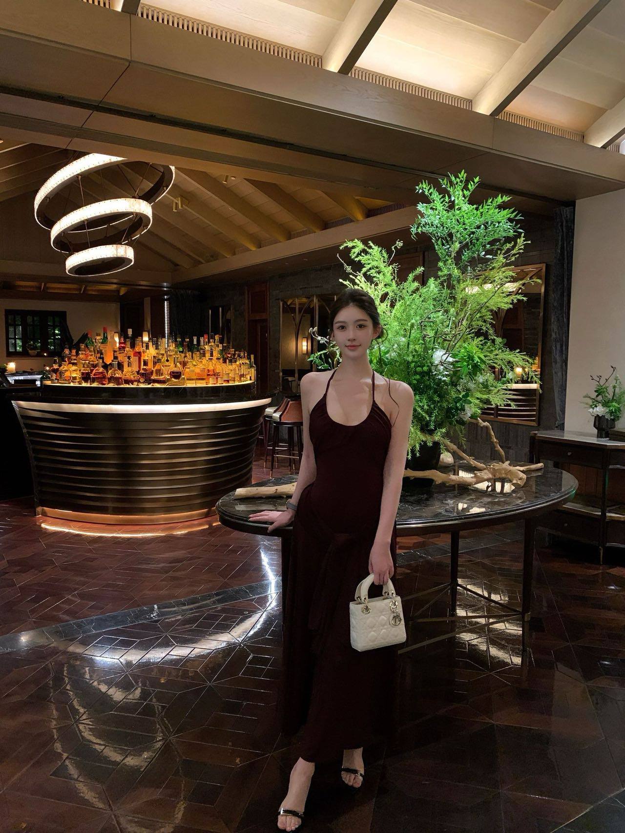 上海外围-体态纤柔落落大方大蜜