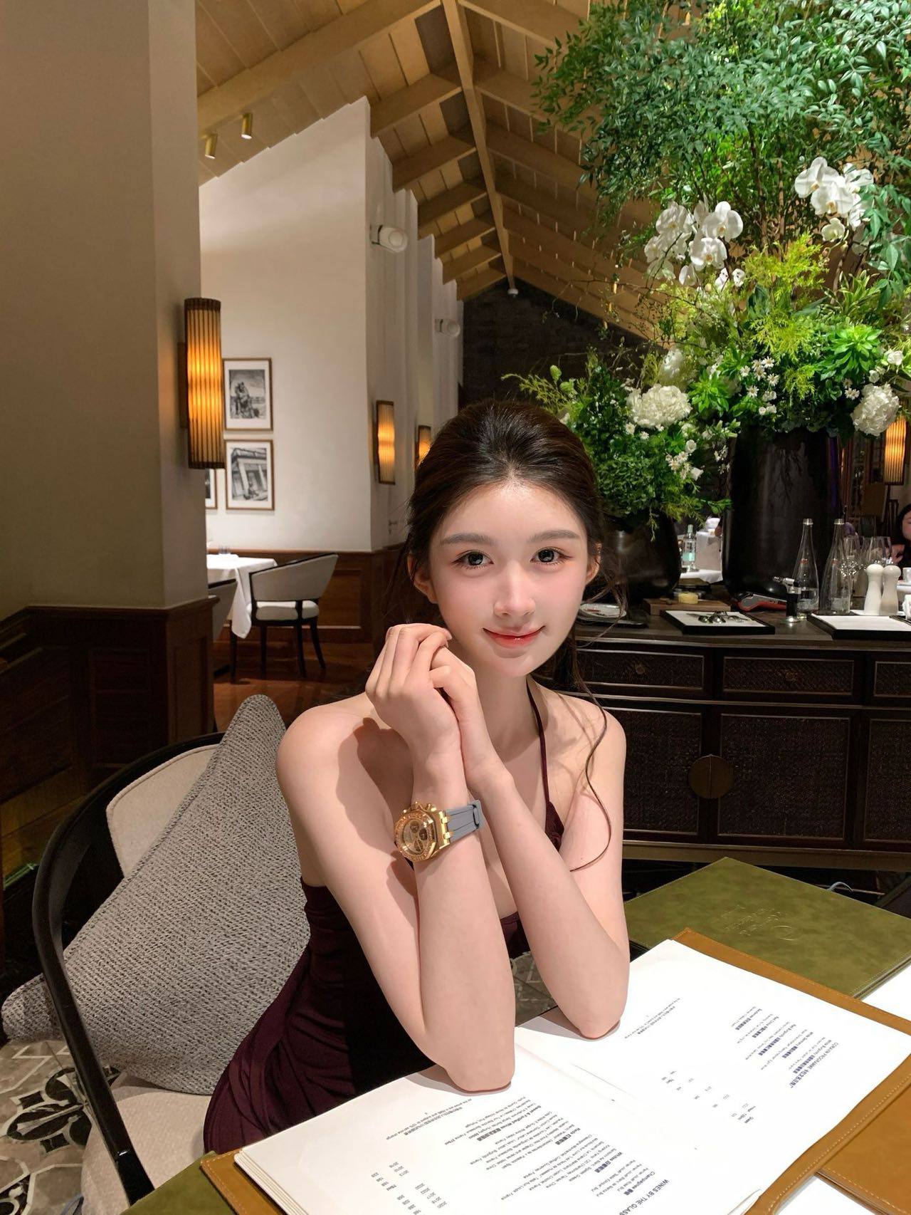 上海外围-体态纤柔落落大方大蜜