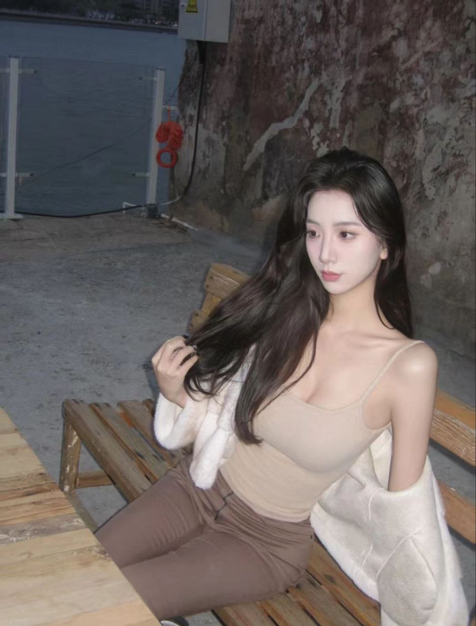 广州外围-品质新人纯欲大蜜