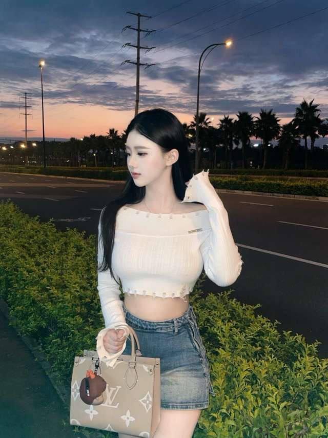 青岛外围-精緻臉网红纯欲