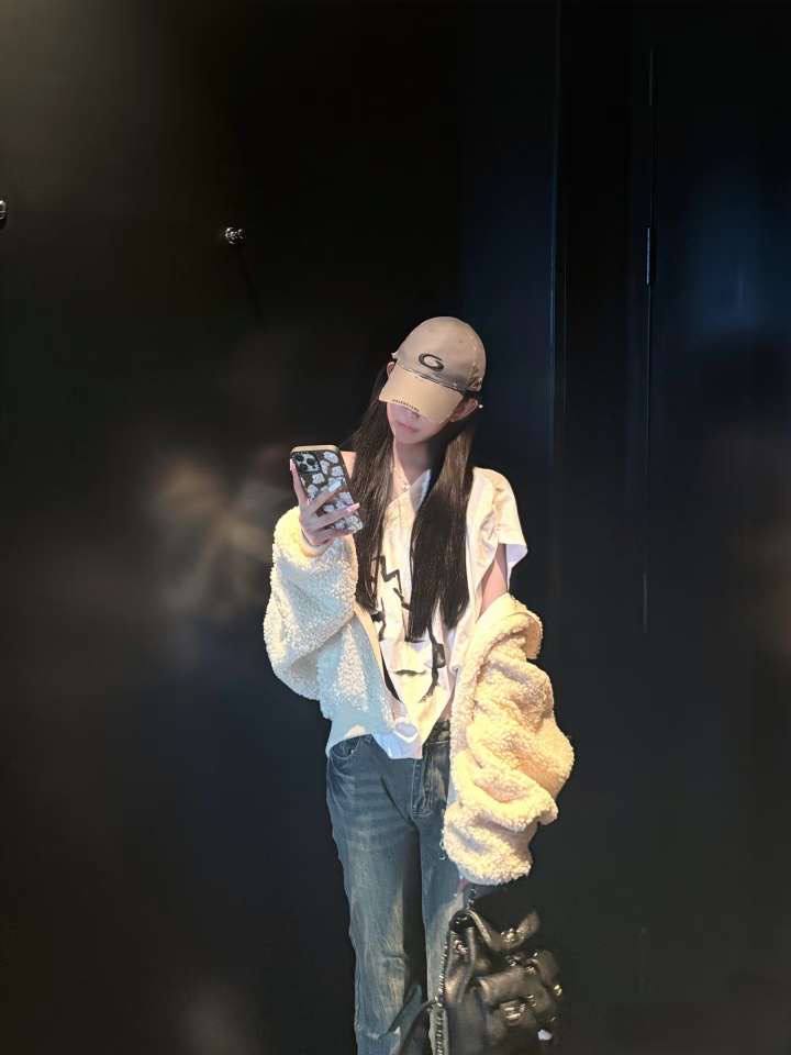 青岛外围-极品新人学生妹