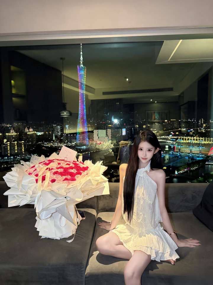 青岛外围-极品新人学生妹