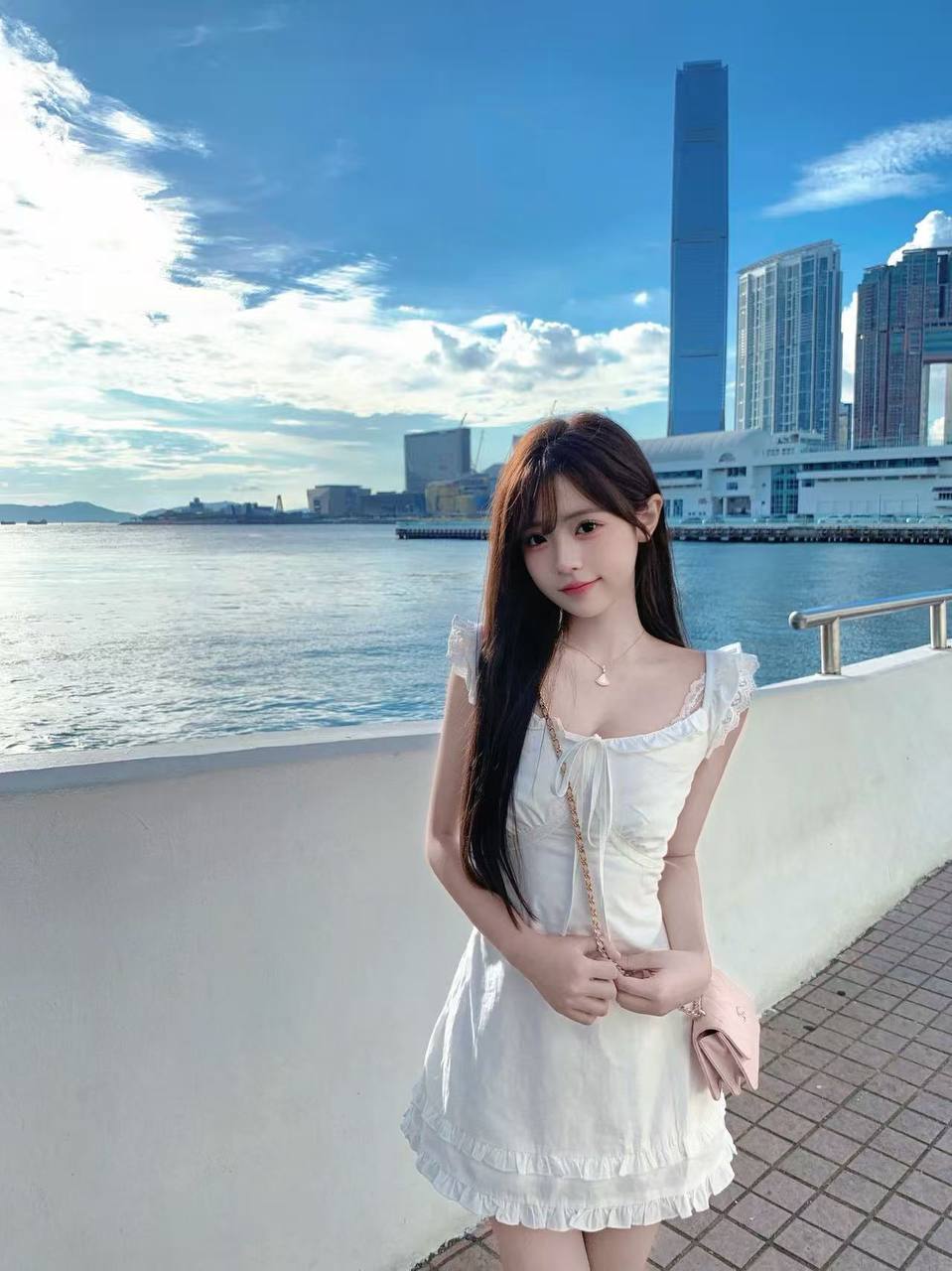 上海外围-06年学生妹童颜巨乳