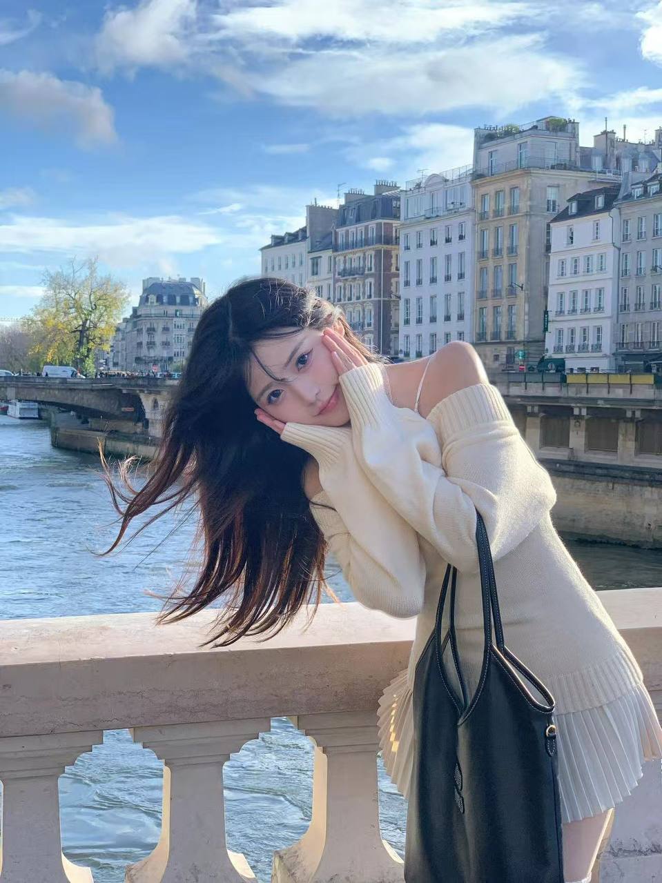 上海外围-06年学生妹童颜巨乳