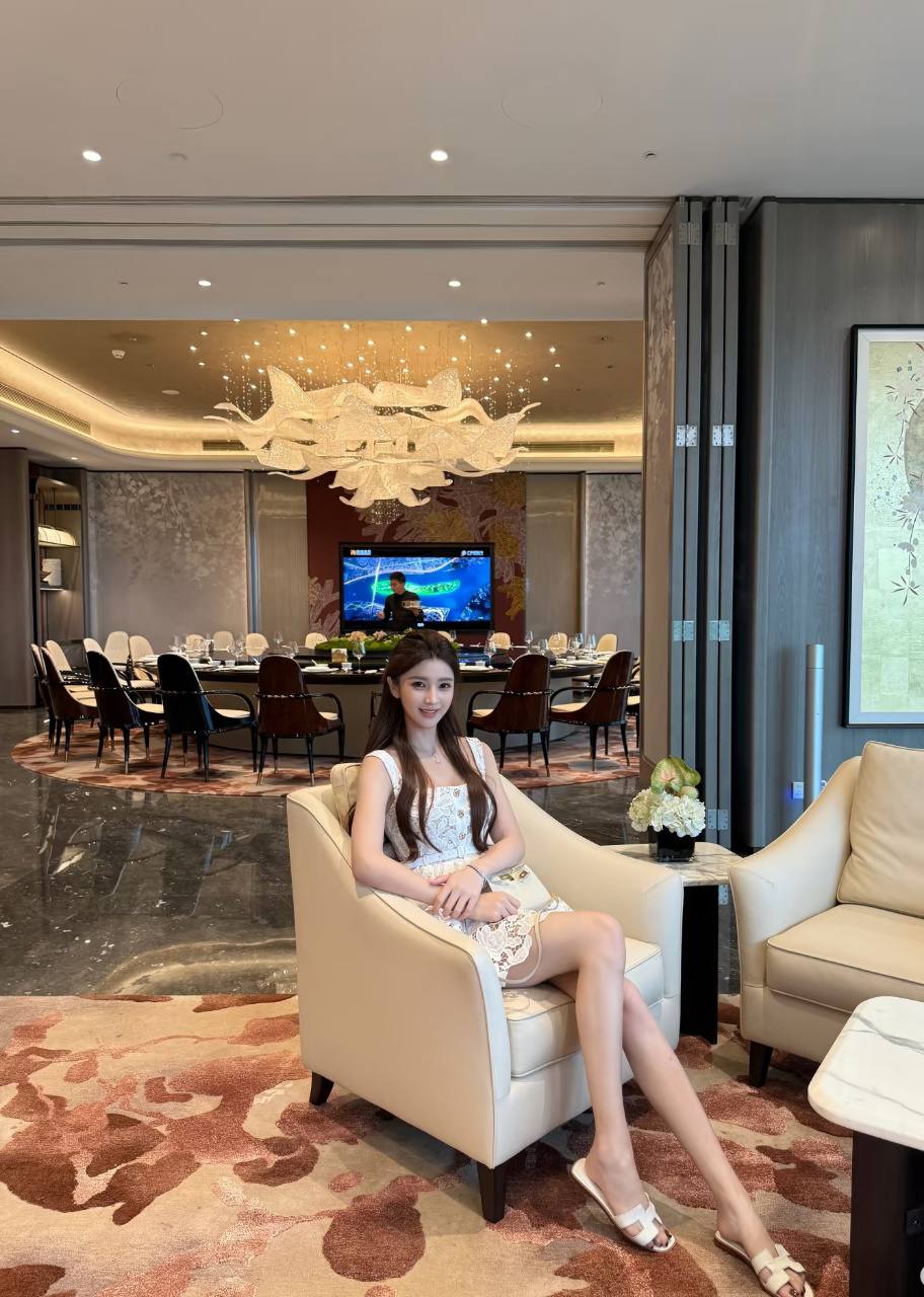 上海外围-气质模特-皮肤細膩白皙