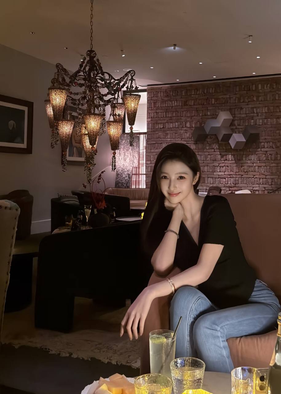 上海外围-气质模特-皮肤細膩白皙