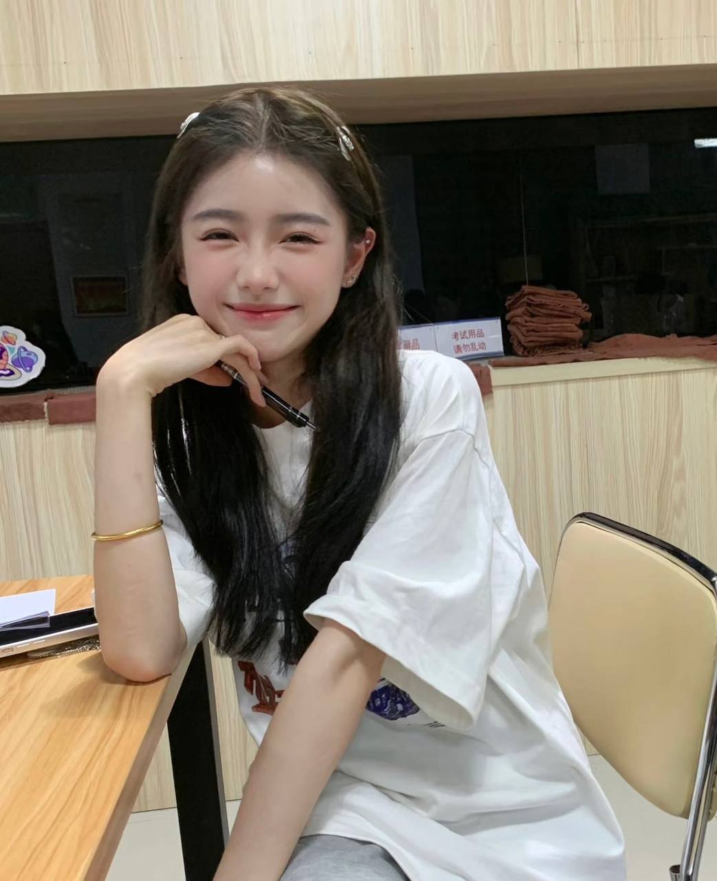 上海外围-05年学妹清新甜妹