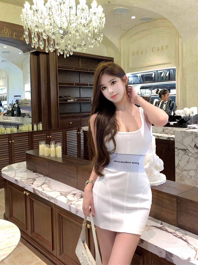 深圳外围-无瑕疵谈吐举止优雅大蜜