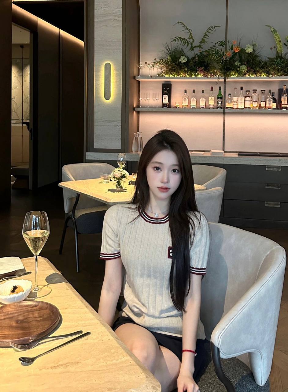 上海外围-肤如凝脂气质大蜜