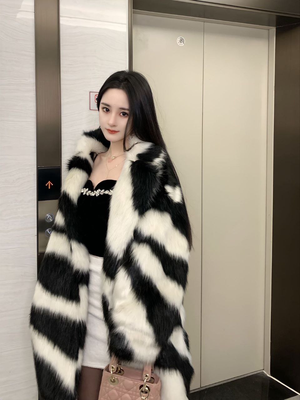 东京外围-甜美系女友小杨幂