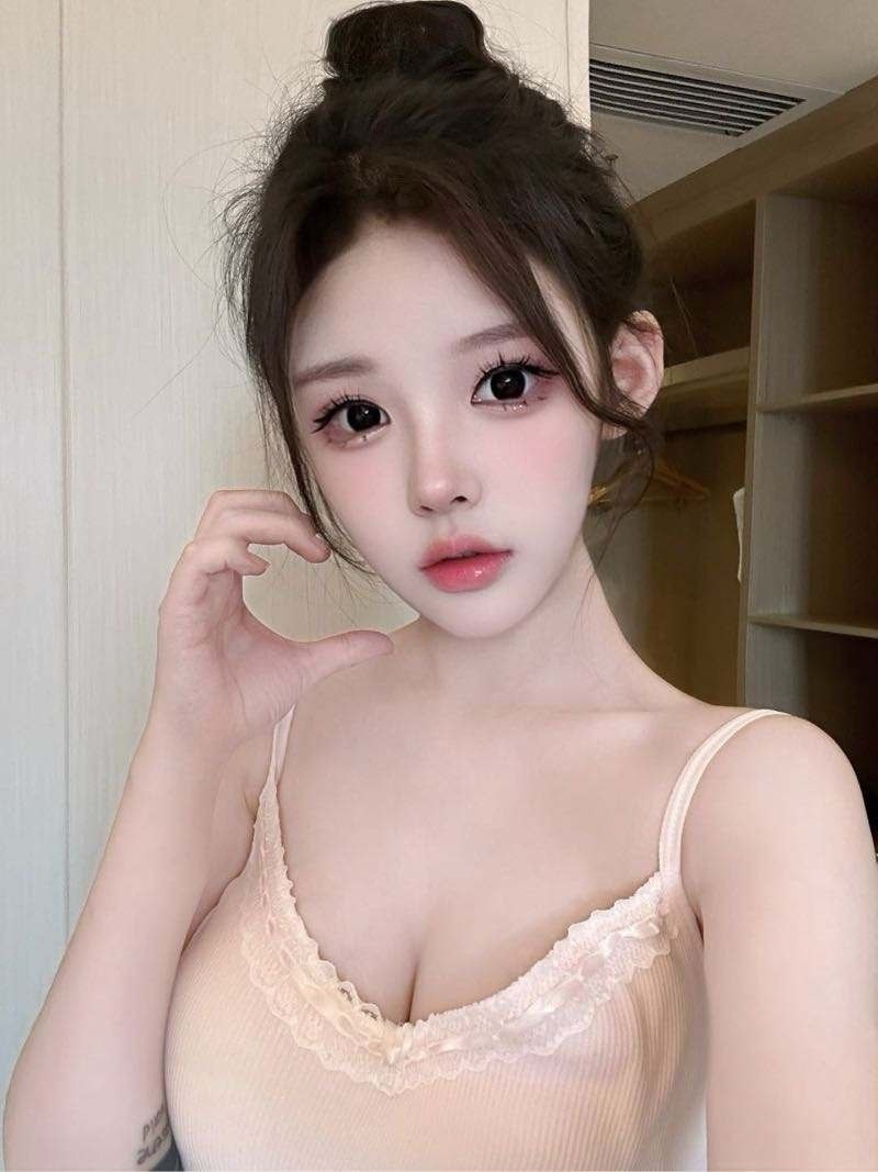 南宁外围-皮肤白皙小女友