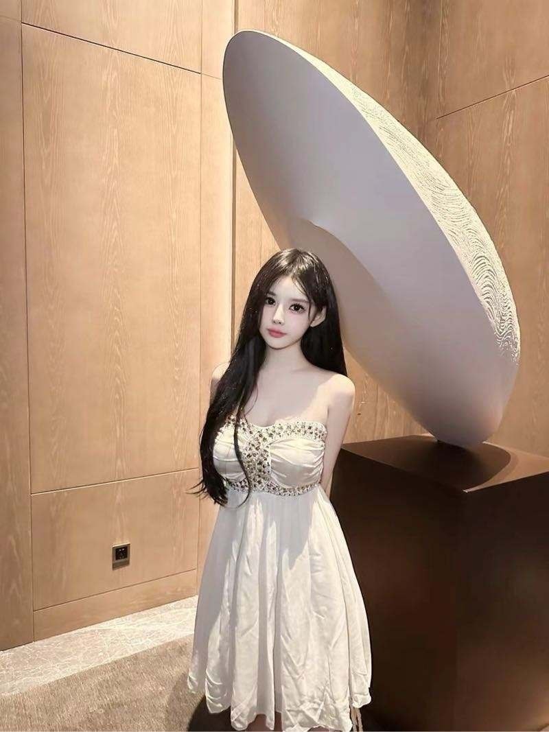 南宁外围-皮肤白皙小女友