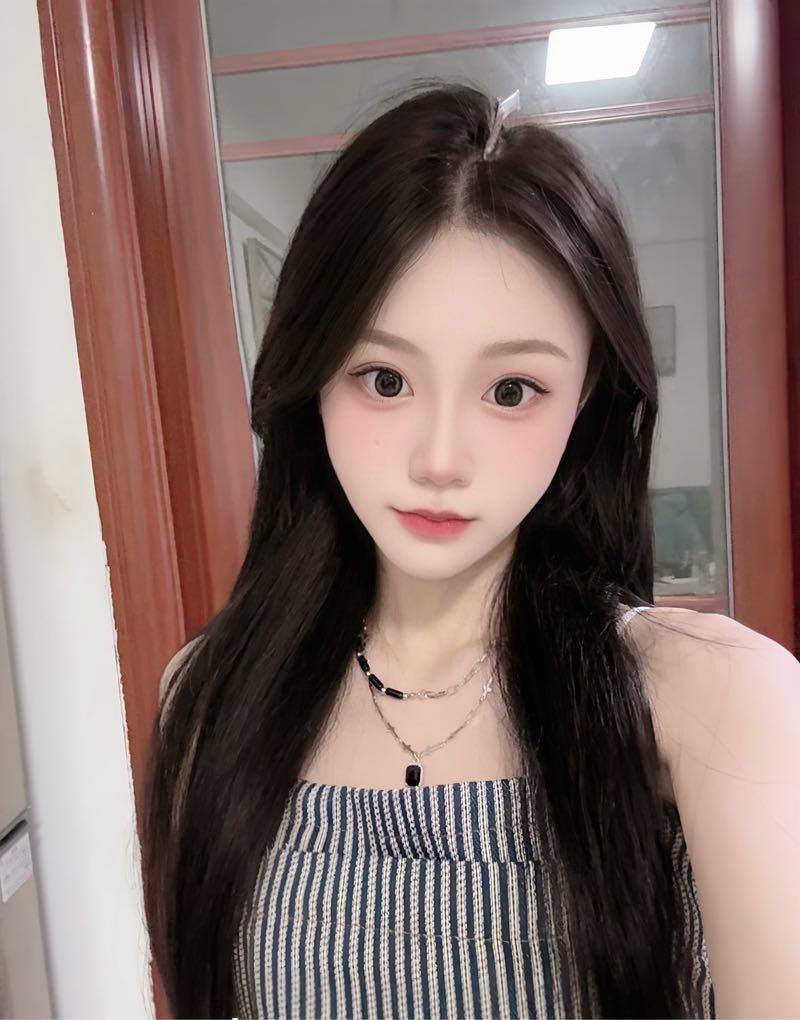 南昌外围-清纯又带点性感学妹