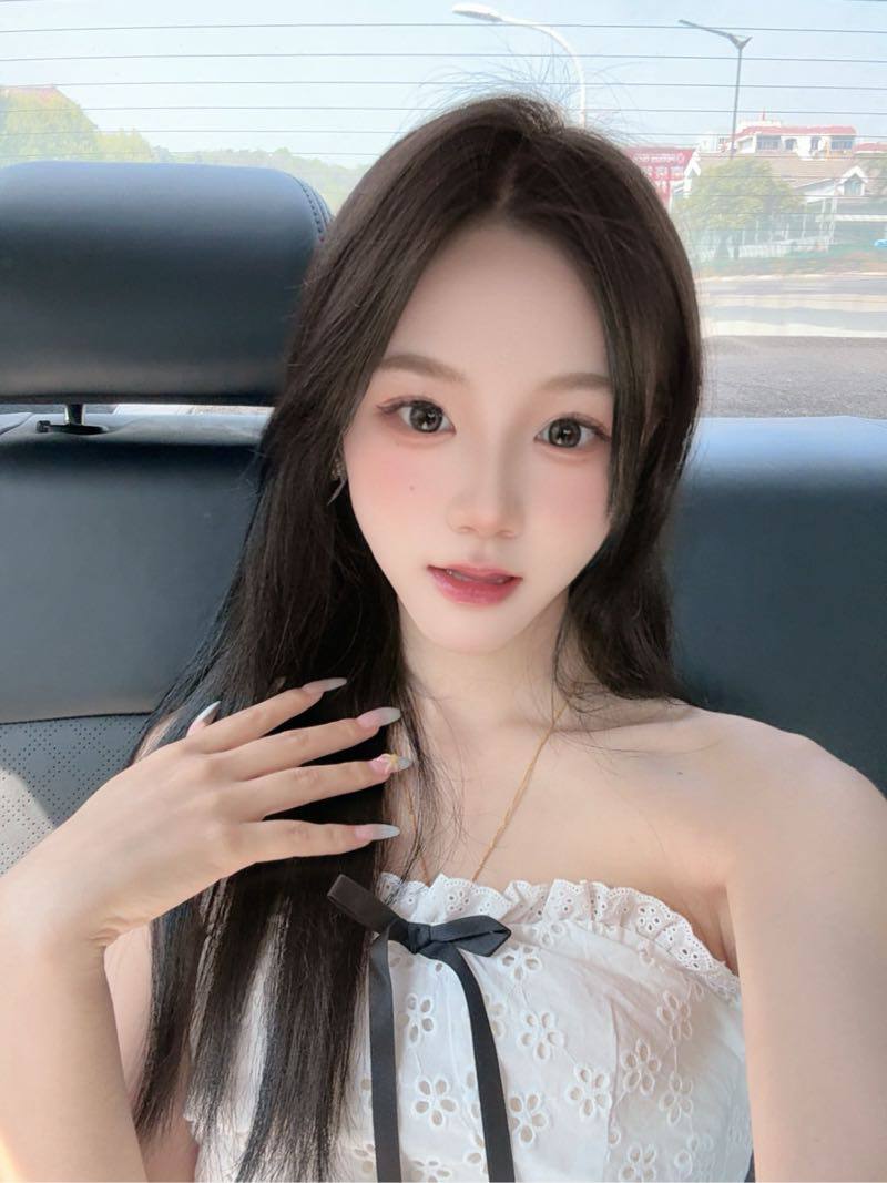 南昌外围-清纯又带点性感学妹