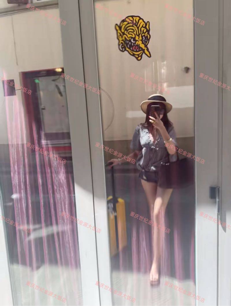 重庆外围-极品纯欲新人