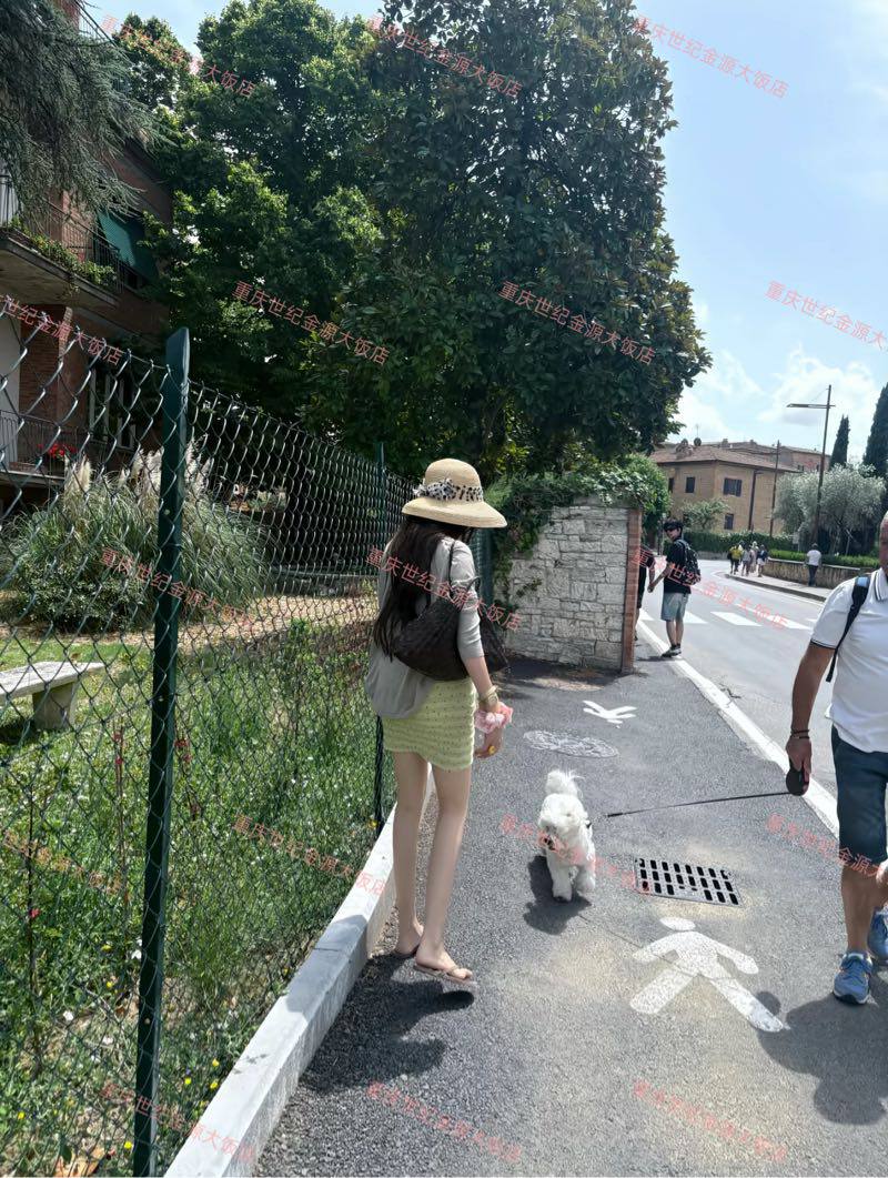 重庆外围-极品纯欲新人