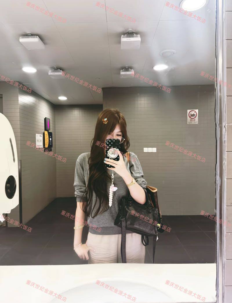 重庆外围-极品纯欲新人