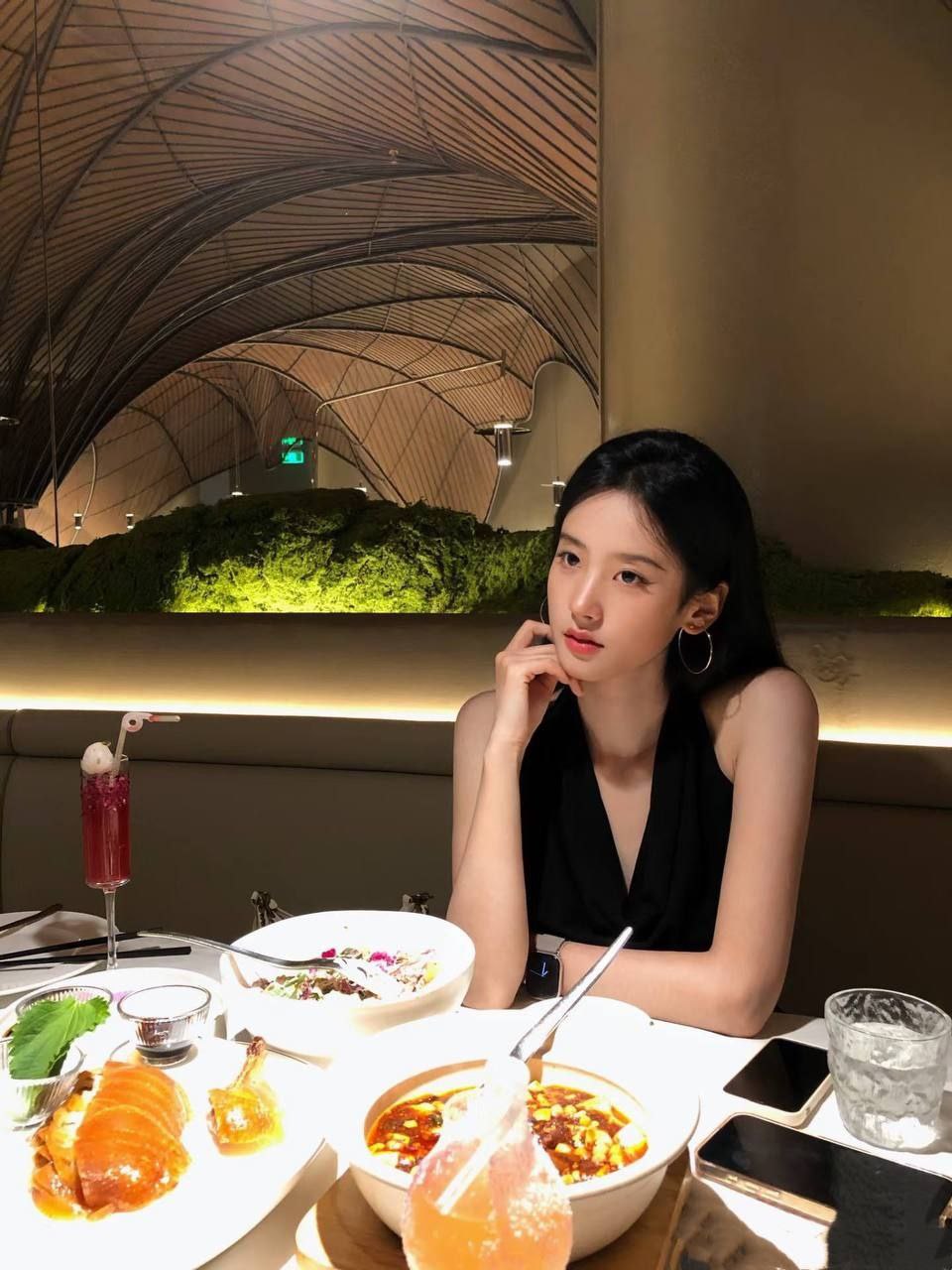  香港外围-表演系艺术学生