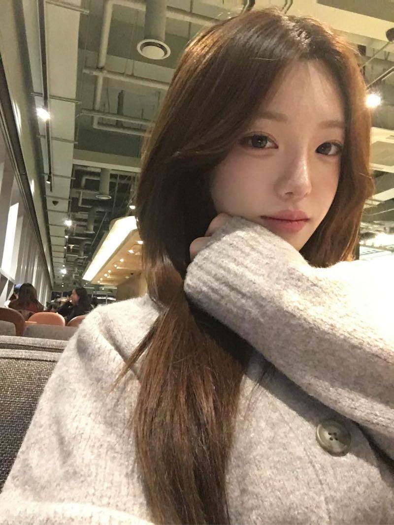 广州外围大圈-清纯大白花气质学生兼职