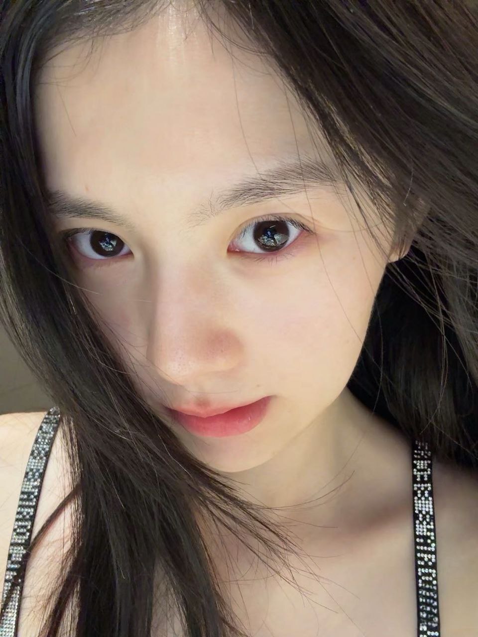 上海外围-播音主持人兼职模特皮肤超级白