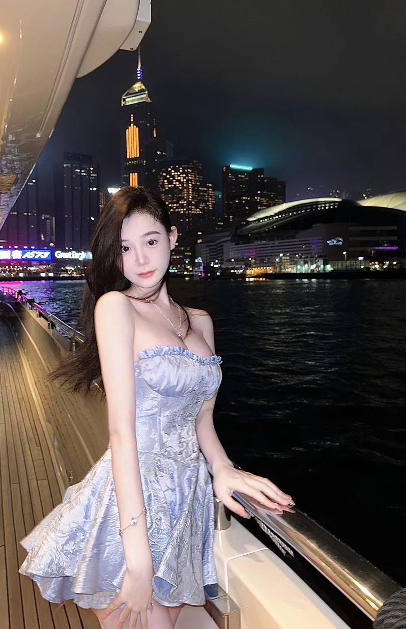 上海外围-04年冷白皮身体柔软