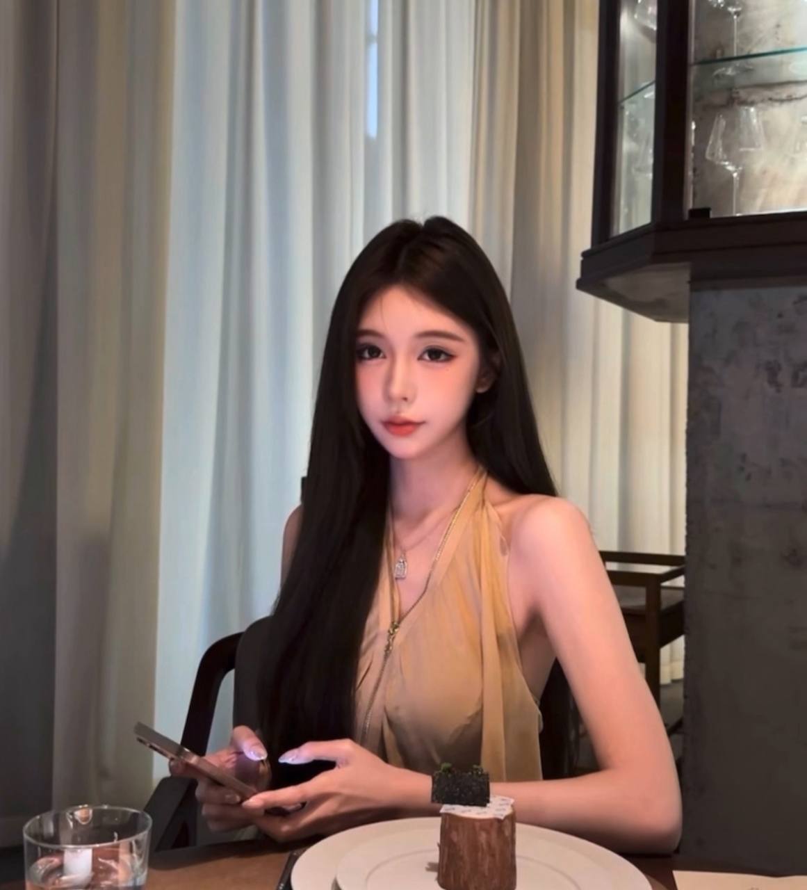 上海外围-气质大蜜皮肤雪白细腻