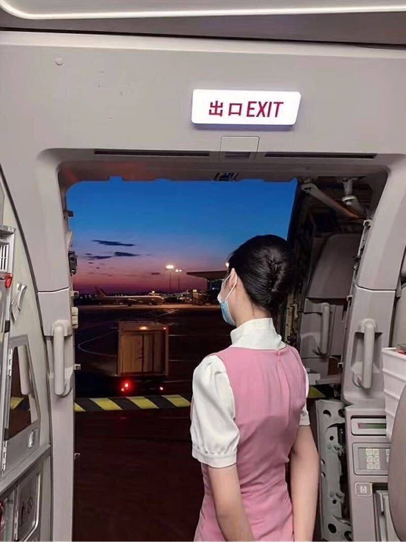 深圳外围-清纯气质天花板空姐