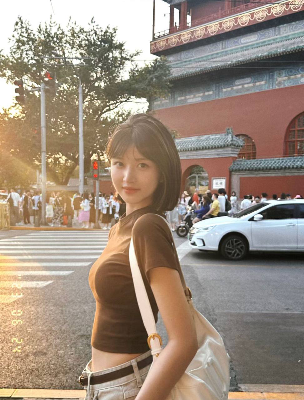 上海外围-甜美女友感在读学妹