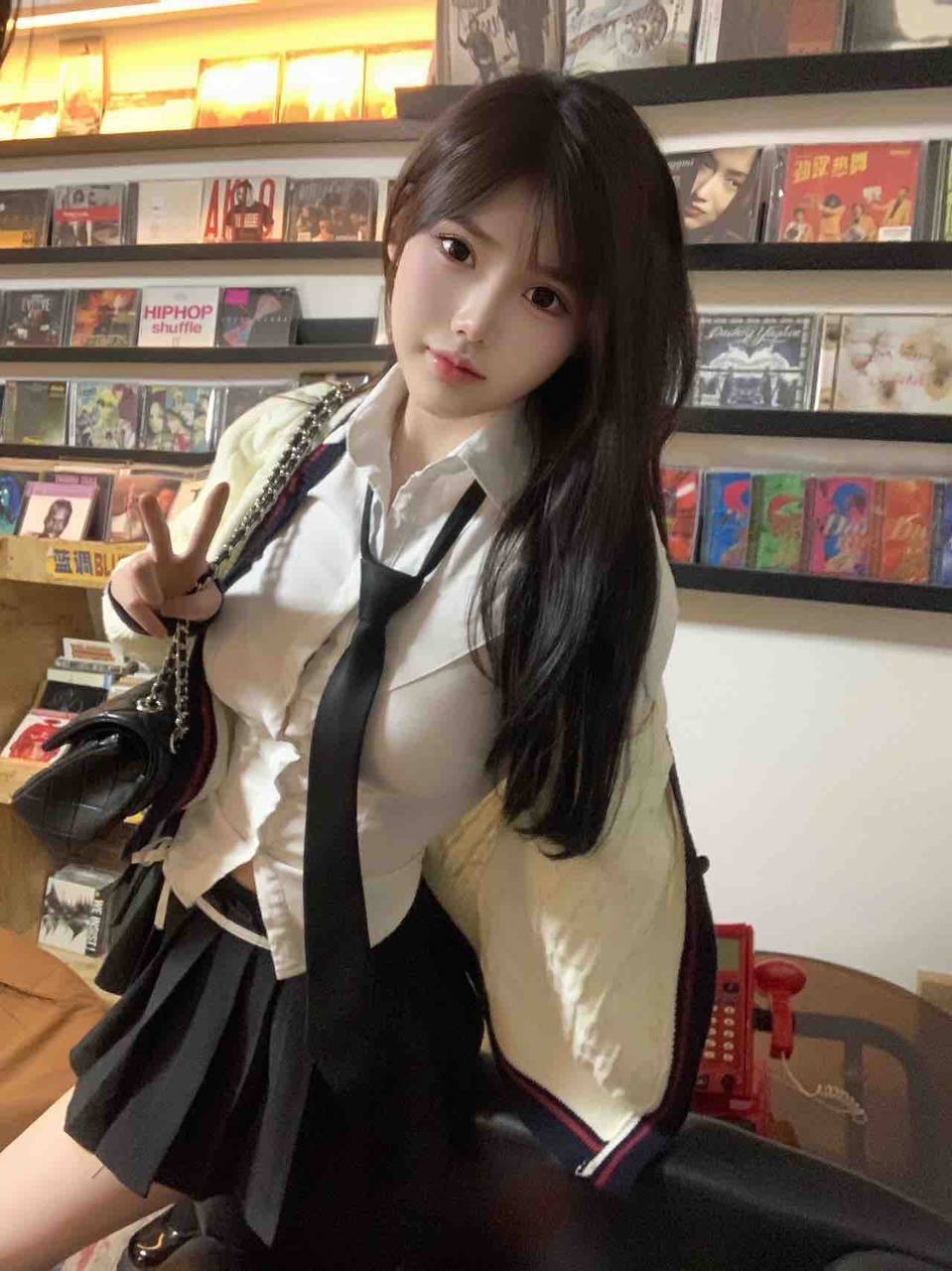 深圳外围大圈-05年在读白虎学妹