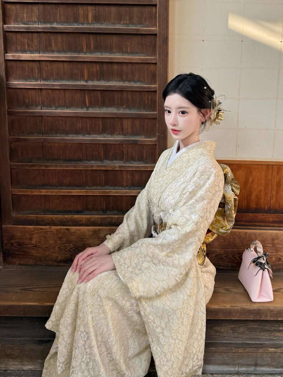 上海外围-雪白牛奶小学妹