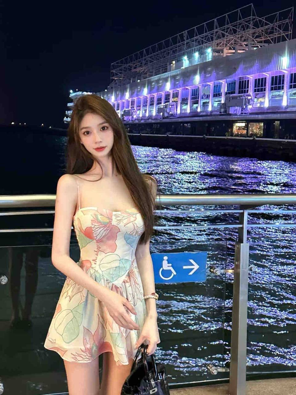 杭州外围-街拍女孩