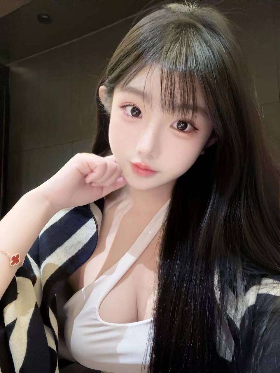 深圳外围-童颜巨乳初恋女友感