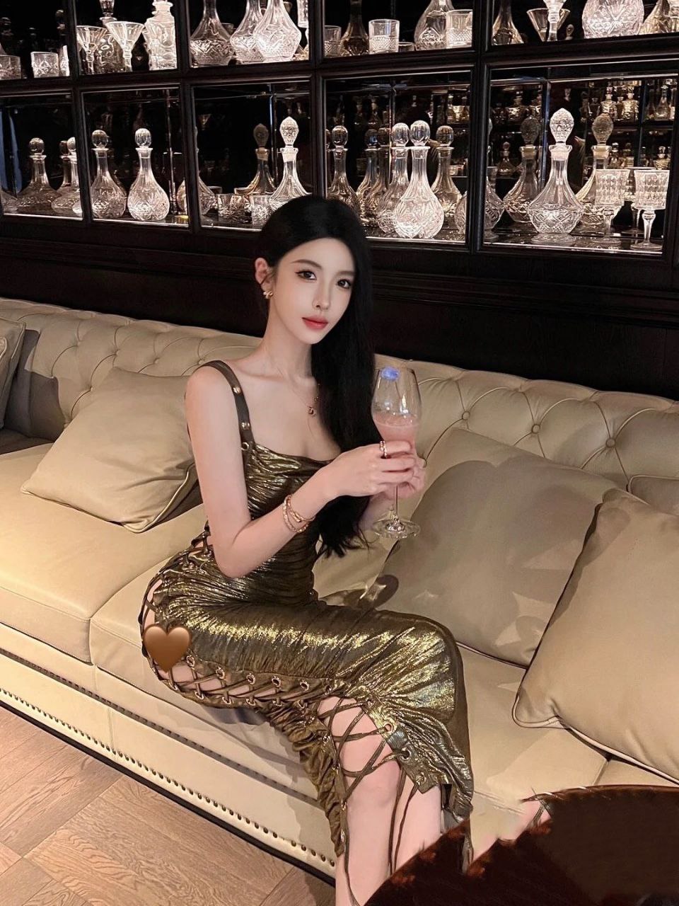 香港外围大圈-雪肌透粉大蜜