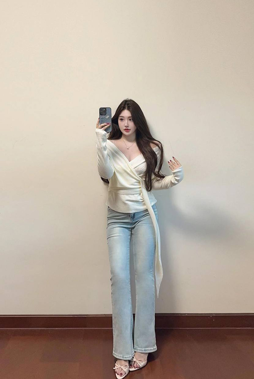 广州外围-童颜巨灯