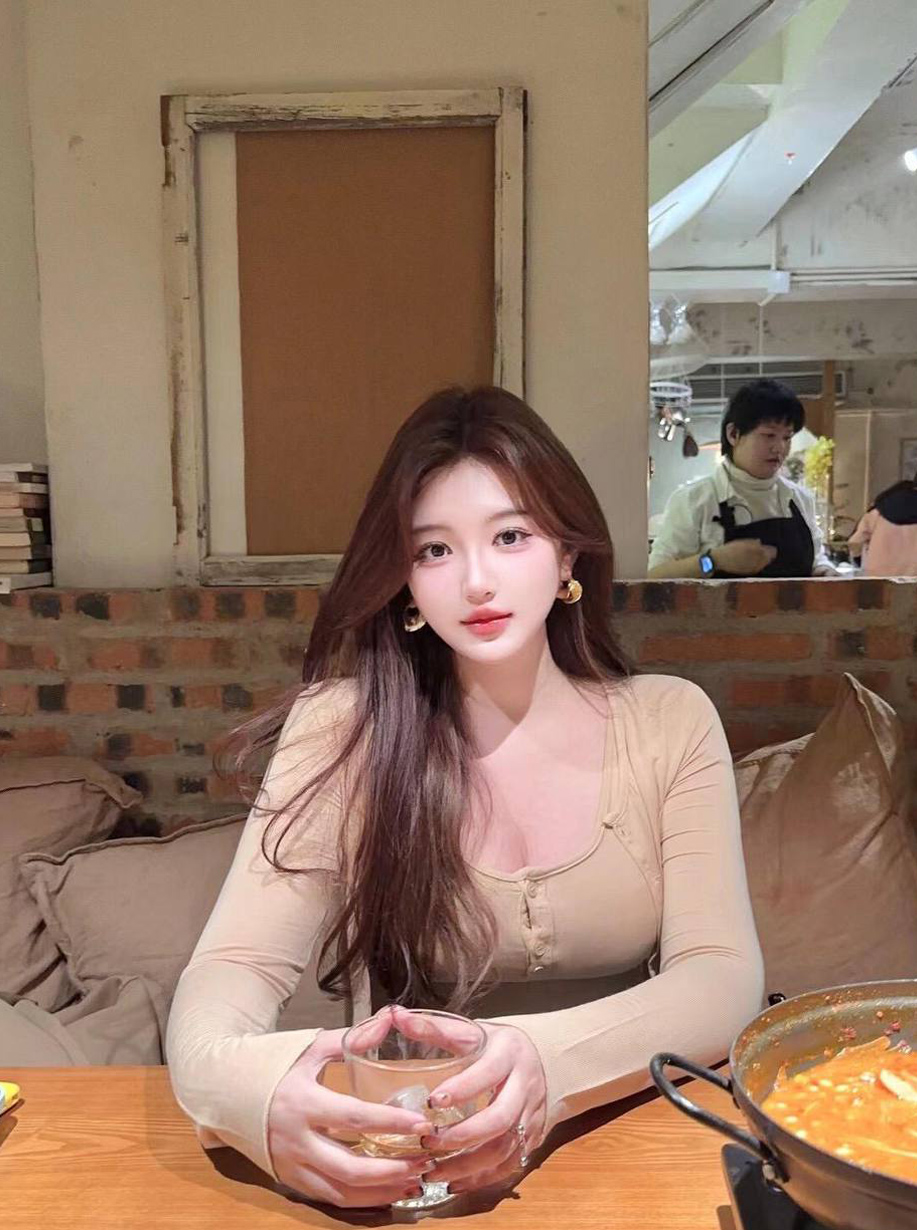 广州外围-童颜巨灯