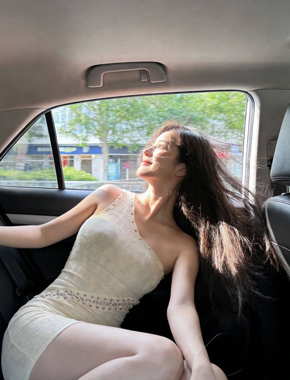 广州外围-甜美清纯女孩