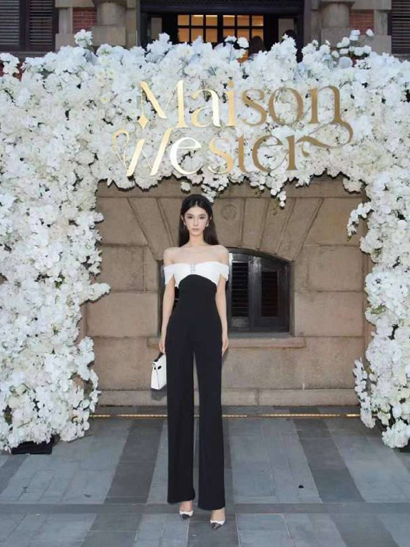 广州伴游 广州高端商务模特 广州约拍 广州通告 广州顶级会所 广州绿茶