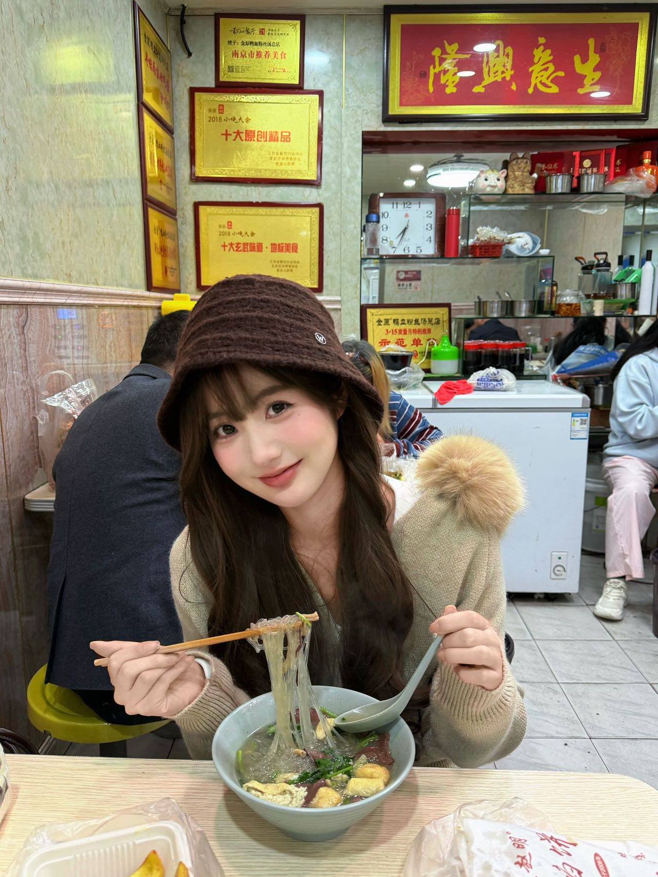 出差上海社交 上海短期社交 上海出差聊天 上海出差吃饭 上海出差同城交友 上海短期聊天朋友 上海陪聊 / 陪 ...