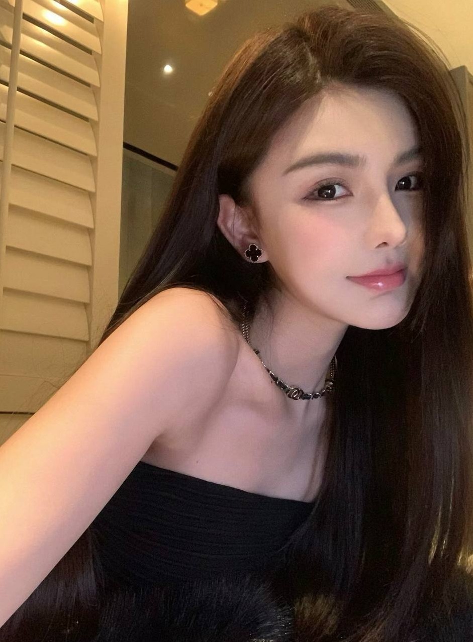 广州王子诺大胸细腰翘臀天然美身高173cm可纯可欲