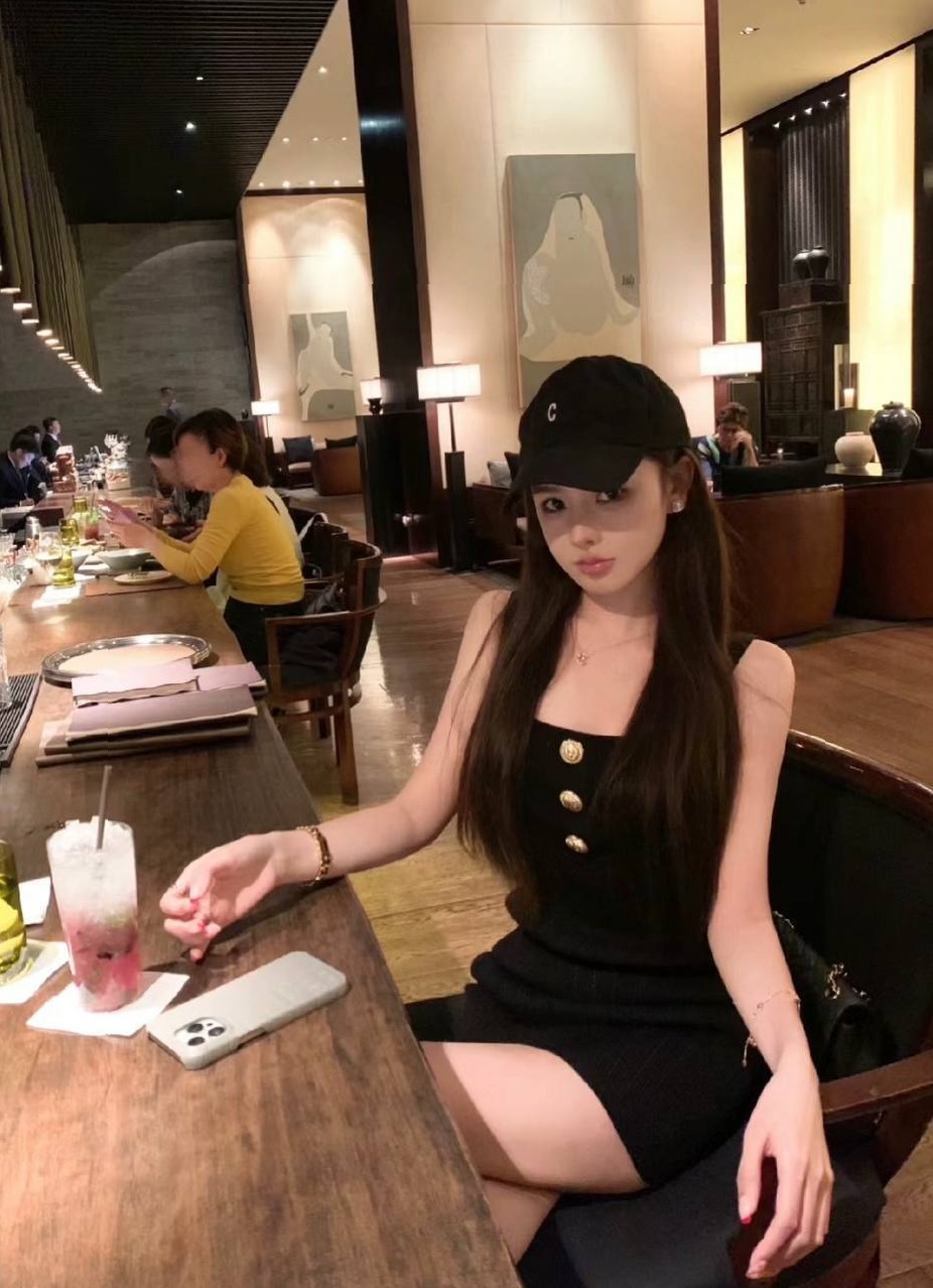 广州王子诺00后身高173cm气质优雅甜美笑容迷人