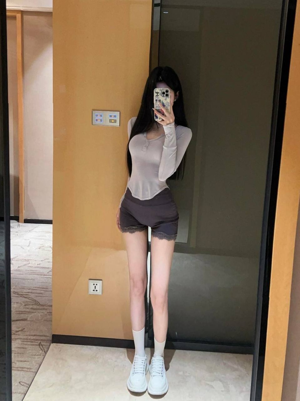 广州番禺清纯学生妹小雅天然素颜身高160cm