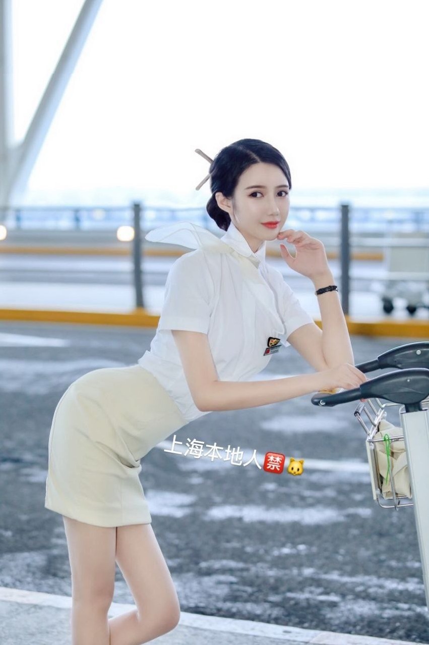 上海黄浦小艺 身高172E杯空姐 高档小区舌吻
