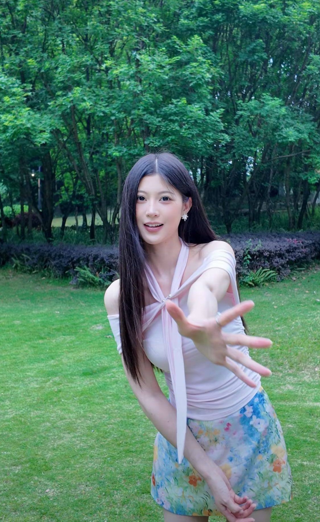 上海静安 猫猫花 04年生 完美身材 纯新首次