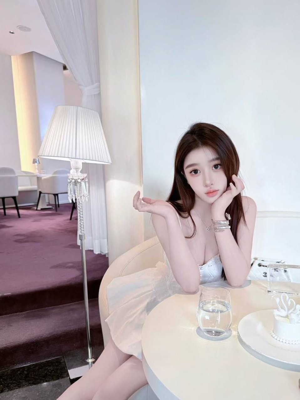 北京朝阳 小志小葵 真胸D 冷白皮 马甲线 蜜桃臀 完美身材
